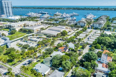 438 38th Street West Palm Beach FL 33407