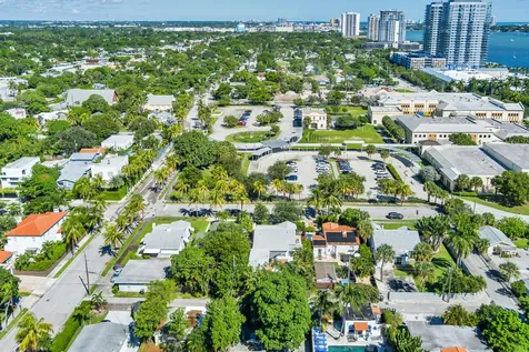 438 38th Street West Palm Beach FL 33407