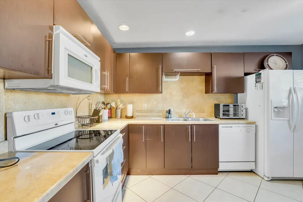 7357 NW 34th Street Lauderhill FL 33319