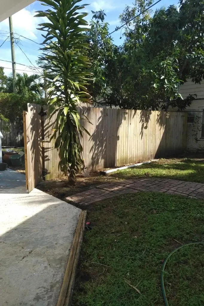918 S M Street Lake Worth Beach FL 33460