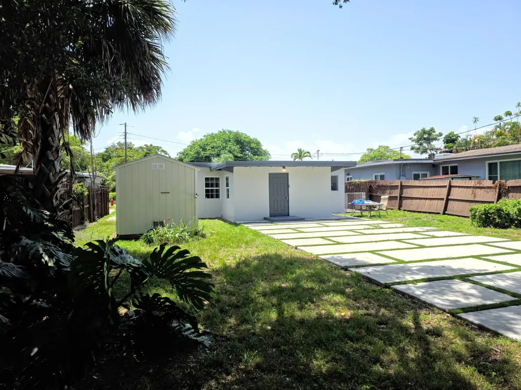 1220 NE 1st Avenue Fort Lauderdale FL 33304