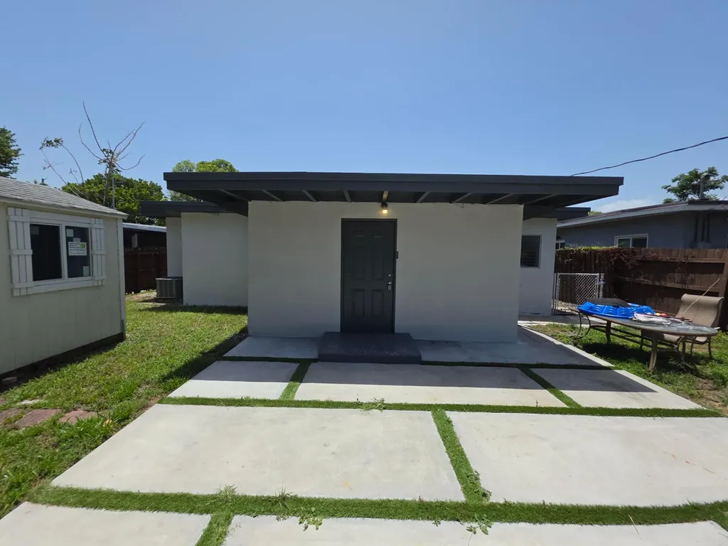 1220 NE 1st Avenue Fort Lauderdale FL 33304