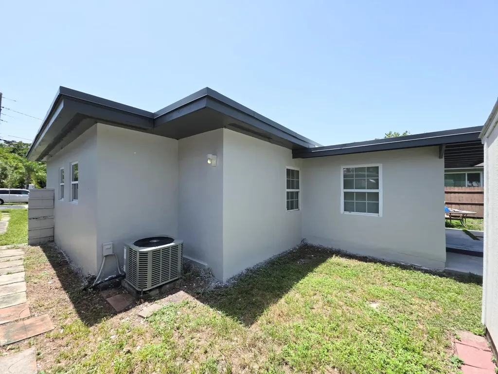 1220 NE 1st Avenue Fort Lauderdale FL 33304
