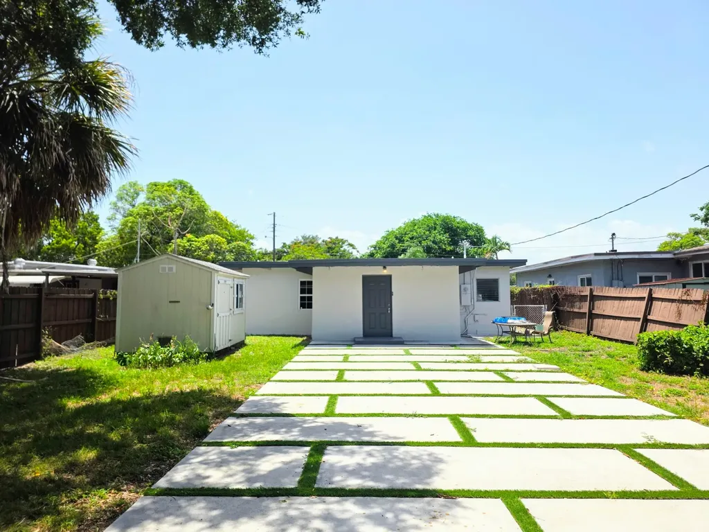 1220 NE 1st Avenue Fort Lauderdale FL 33304
