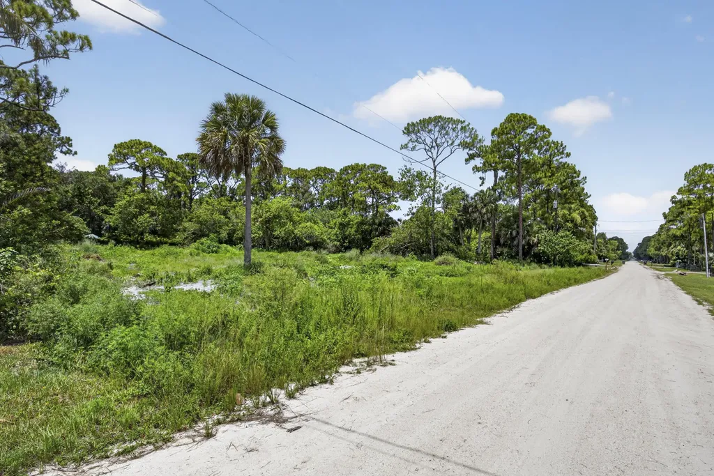 17072 93rd Road N The Acreage FL 33470