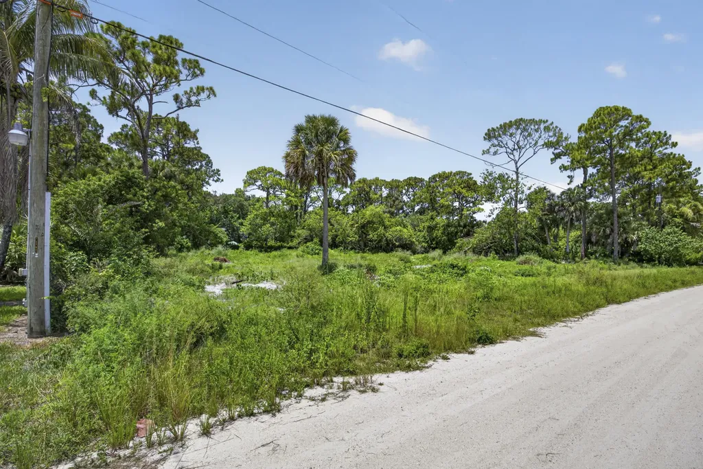 17072 93rd Road N The Acreage FL 33470