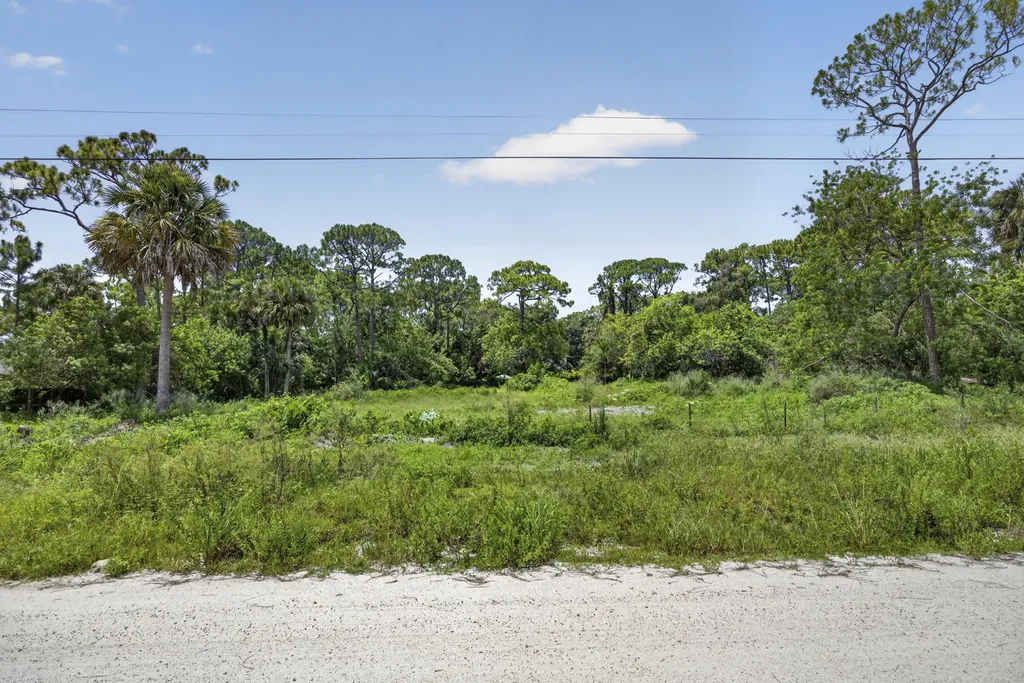 17072 93rd Road N The Acreage FL 33470