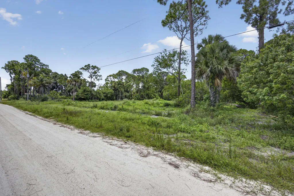 17072 93rd Road N The Acreage FL 33470