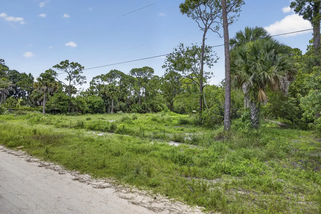 17072 93rd Road N The Acreage FL 33470