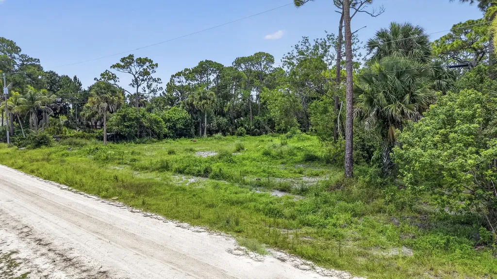 17072 93rd Road N The Acreage FL 33470