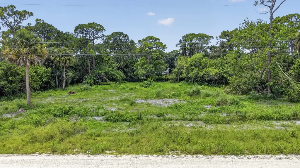 17072 93rd Road N The Acreage FL 33470