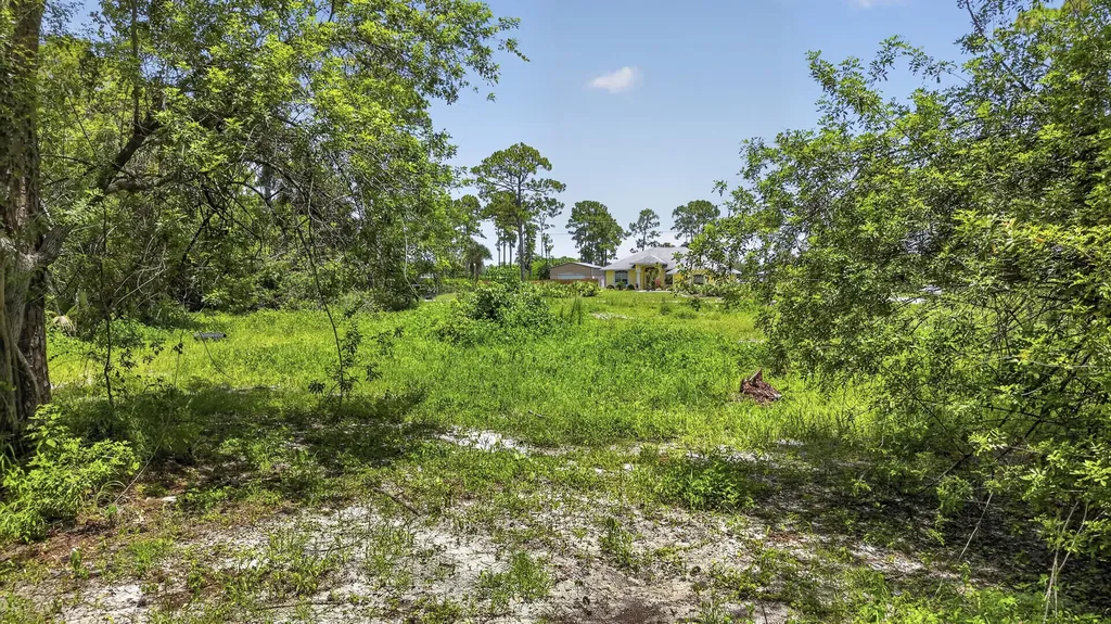 17072 93rd Road N The Acreage FL 33470