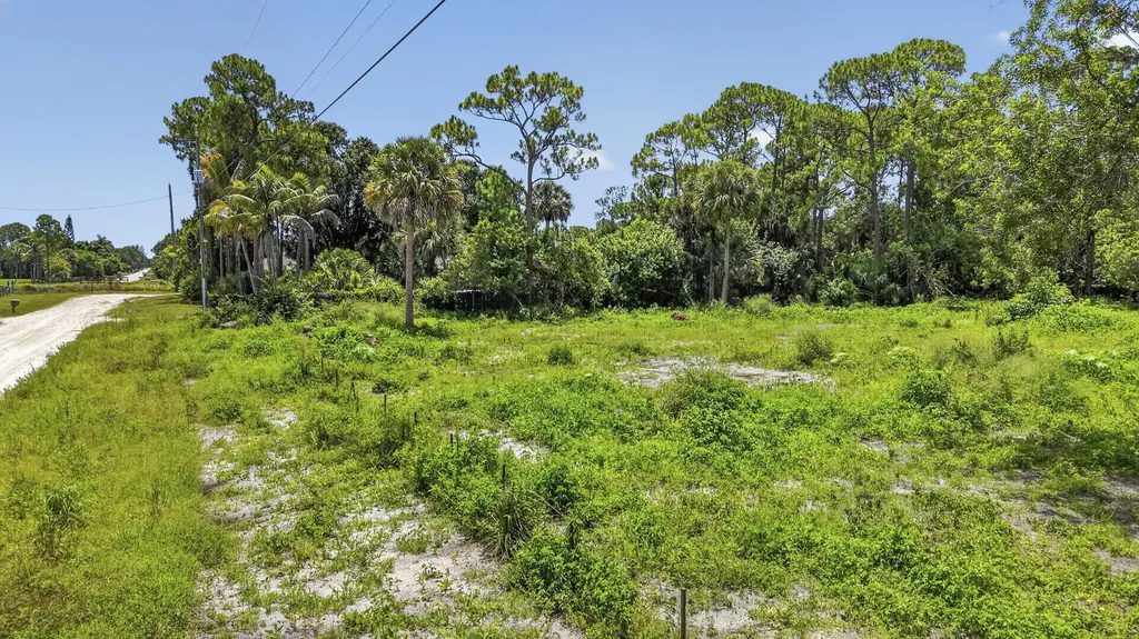 17072 93rd Road N The Acreage FL 33470