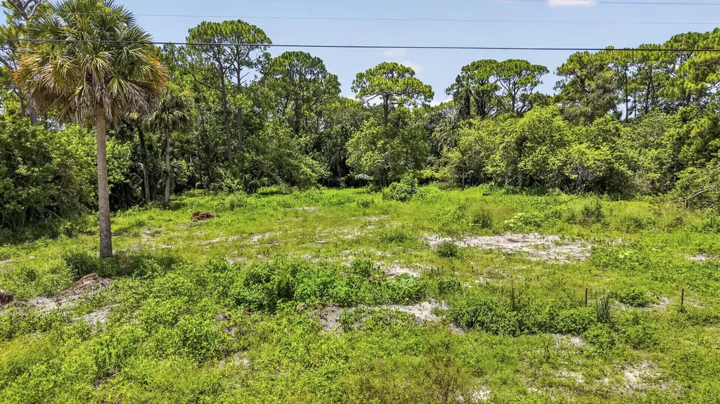 17072 93rd Road N The Acreage FL 33470