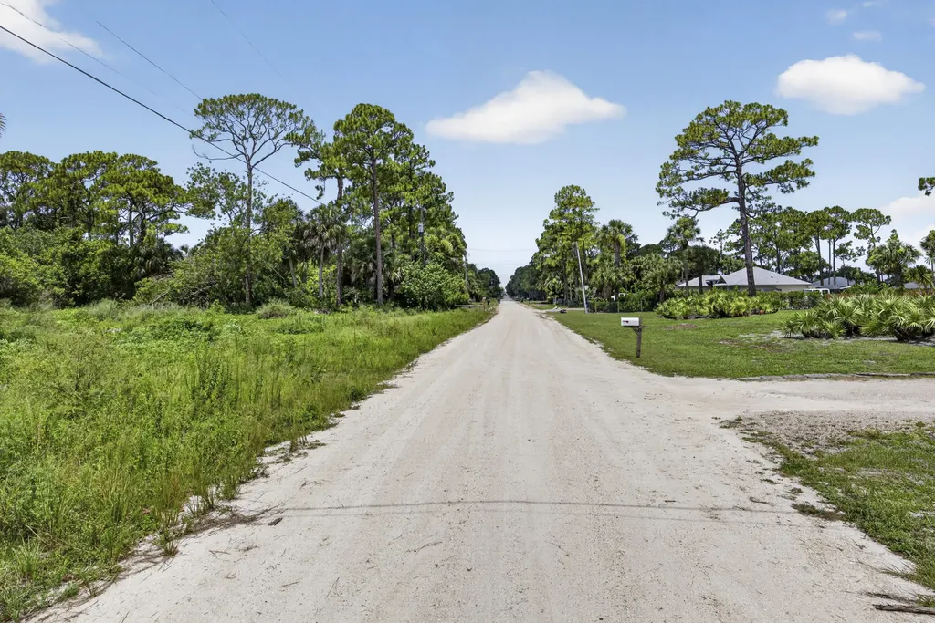 17072 93rd Road N The Acreage FL 33470