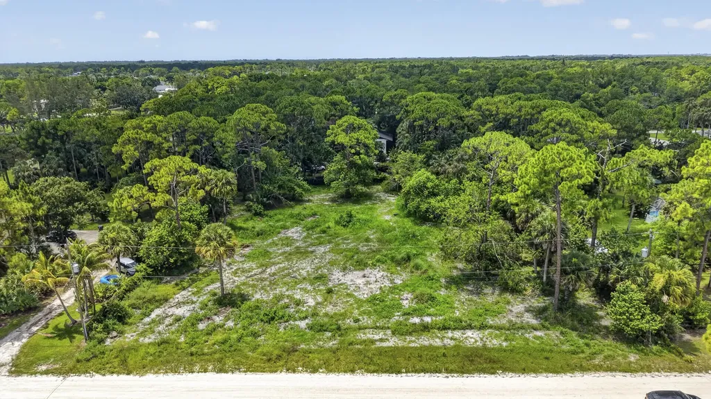 17072 93rd Road N The Acreage FL 33470