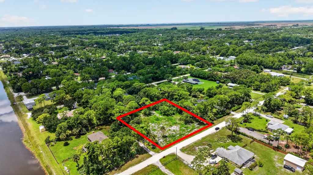 17072 93rd Road N The Acreage FL 33470