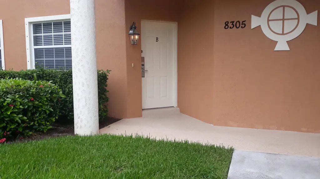 8305 Mulligan Circle Port St Lucie FL 34986