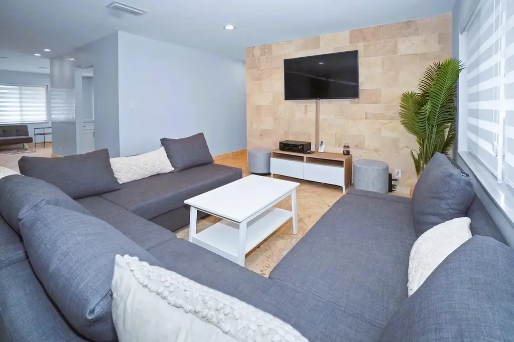 6741 NW 26th Way Fort Lauderdale FL 33309