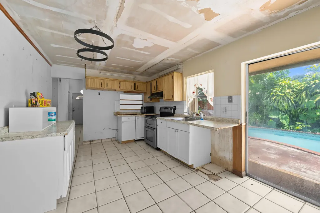8210 SW 4th Place North Lauderdale FL 33068