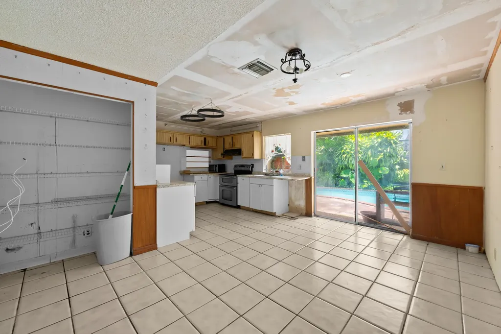 8210 SW 4th Place North Lauderdale FL 33068