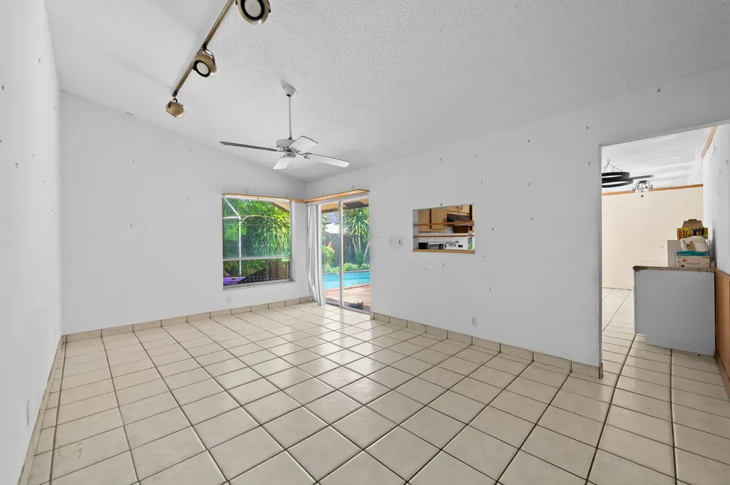 8210 SW 4th Place North Lauderdale FL 33068