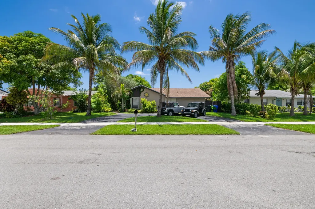8210 SW 4th Place North Lauderdale FL 33068