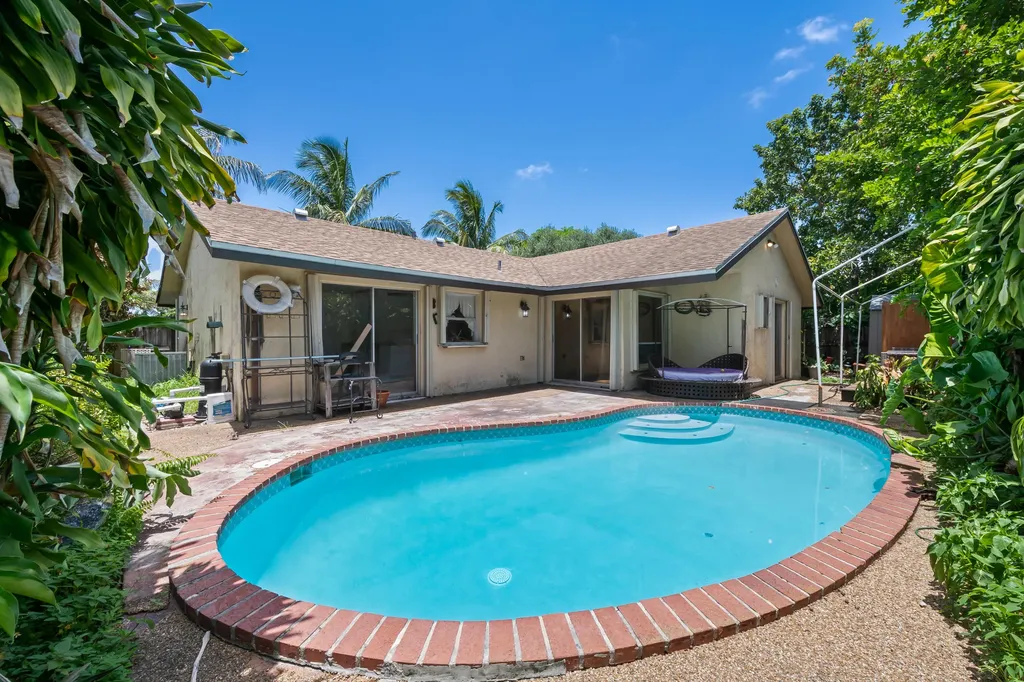 8210 SW 4th Place North Lauderdale FL 33068