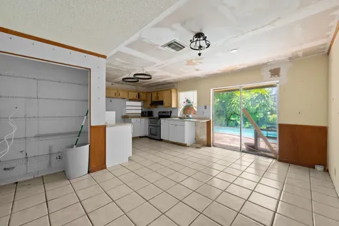 8210 SW 4th Place North Lauderdale FL 33068