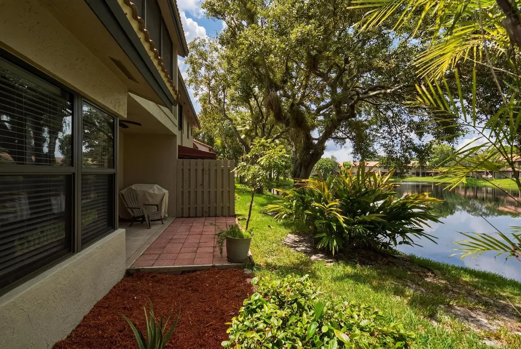9014 Vineyard Lake Drive Plantation FL 33324