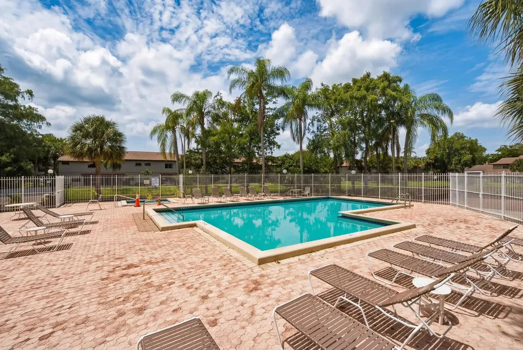 9014 Vineyard Lake Drive Plantation FL 33324