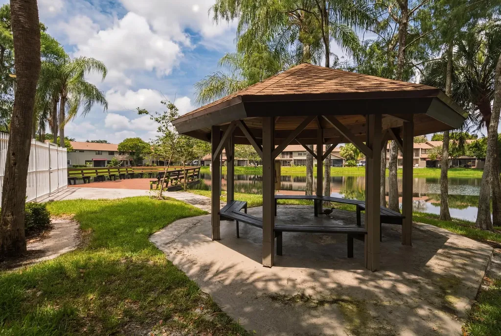 9014 Vineyard Lake Drive Plantation FL 33324