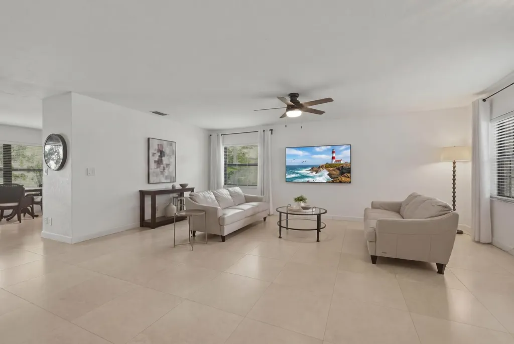 9014 Vineyard Lake Drive Plantation FL 33324
