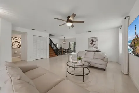 9014 Vineyard Lake Drive Plantation FL 33324