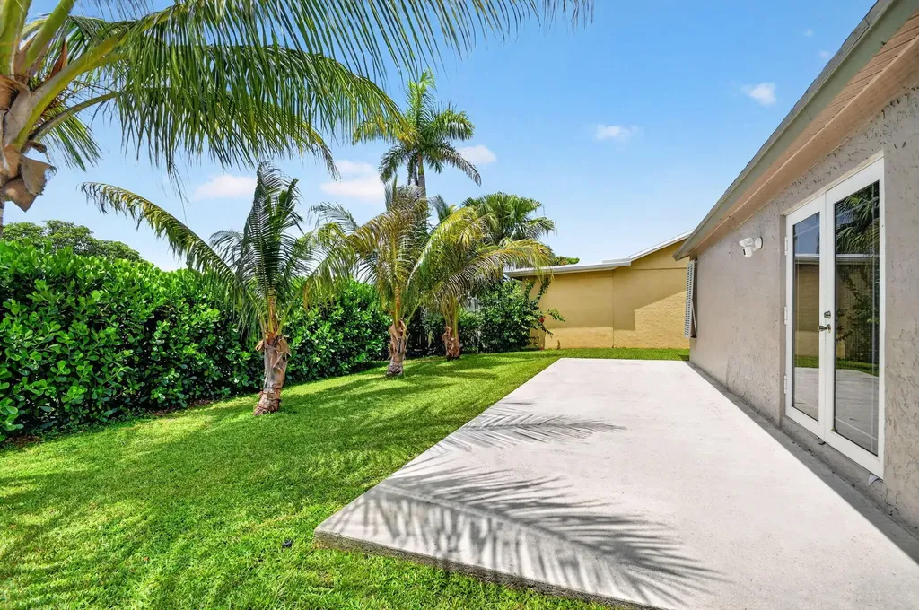 5052 Arbor Glen Circle Lake Worth FL 33463