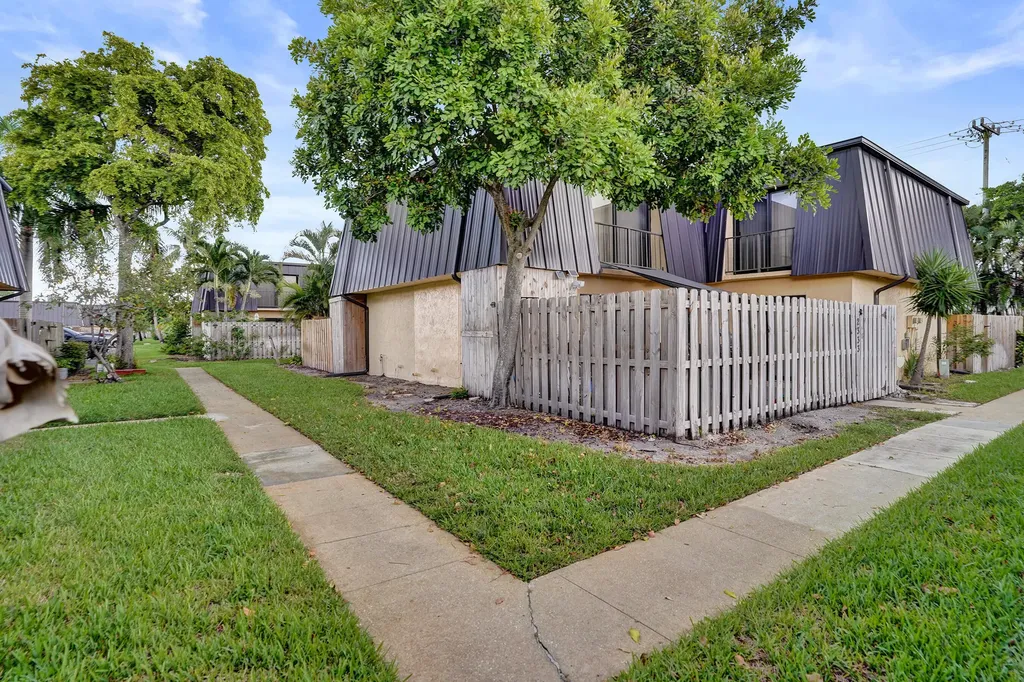2333 Waterside Drive Lake Worth FL 33461