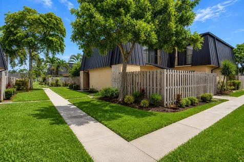 2333 Waterside Drive Lake Worth FL 33461