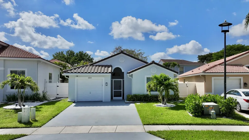 6883 Desert Inn Terrace Lake Worth FL 33463