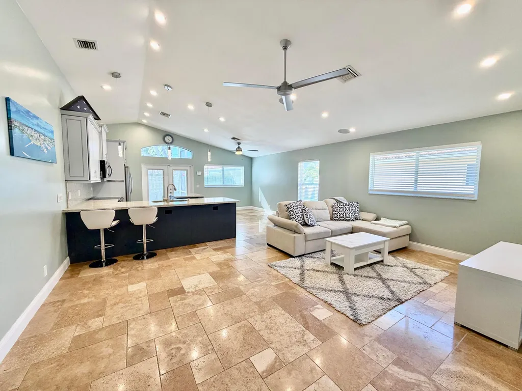 6883 Desert Inn Terrace Lake Worth FL 33463