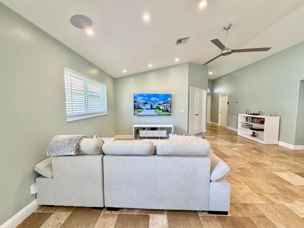 6883 Desert Inn Terrace Lake Worth FL 33463