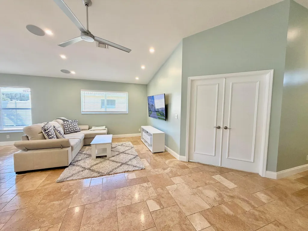 6883 Desert Inn Terrace Lake Worth FL 33463