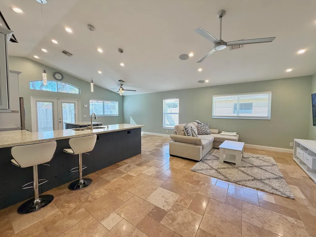 6883 Desert Inn Terrace Lake Worth FL 33463