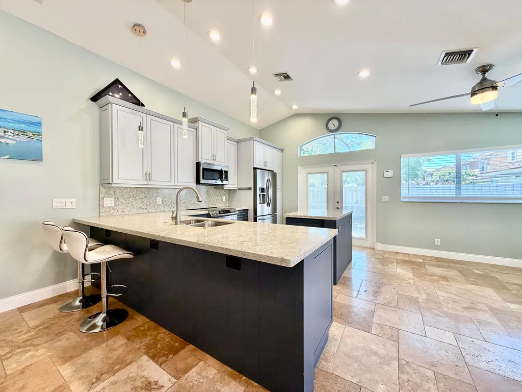 6883 Desert Inn Terrace Lake Worth FL 33463