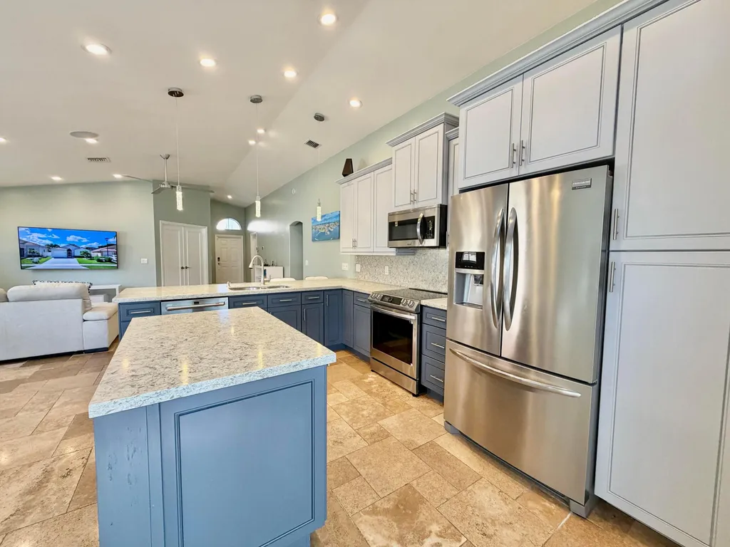 6883 Desert Inn Terrace Lake Worth FL 33463