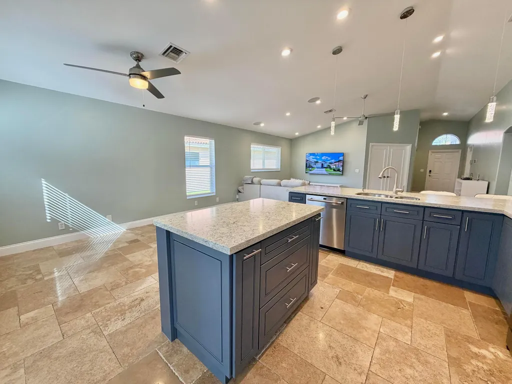 6883 Desert Inn Terrace Lake Worth FL 33463