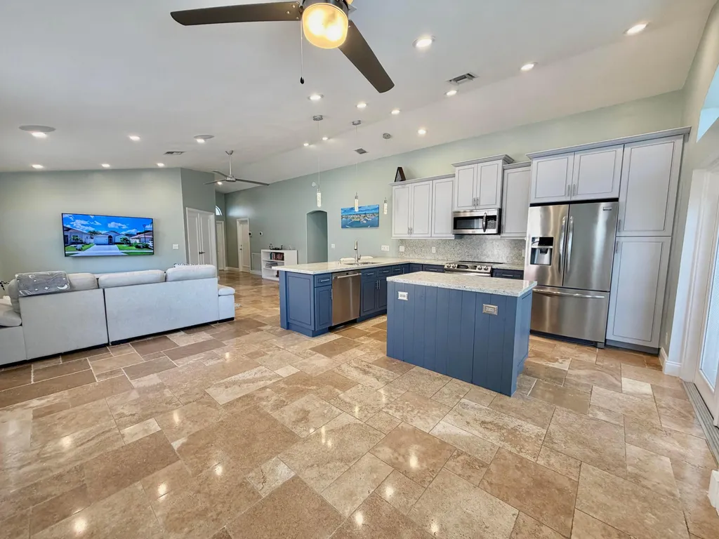 6883 Desert Inn Terrace Lake Worth FL 33463