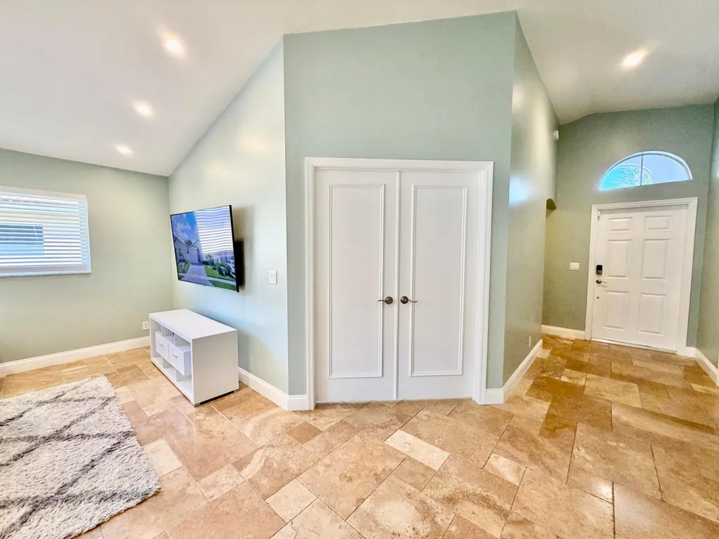 6883 Desert Inn Terrace Lake Worth FL 33463