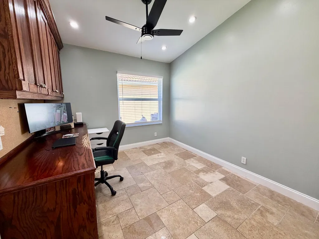 6883 Desert Inn Terrace Lake Worth FL 33463