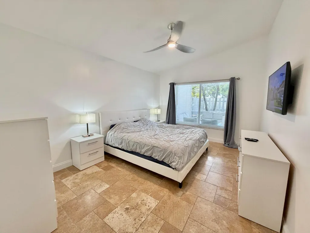 6883 Desert Inn Terrace Lake Worth FL 33463