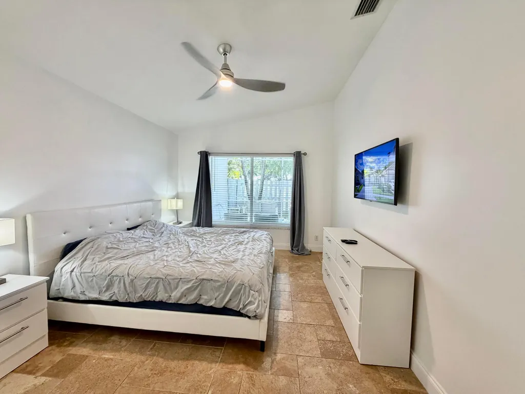 6883 Desert Inn Terrace Lake Worth FL 33463
